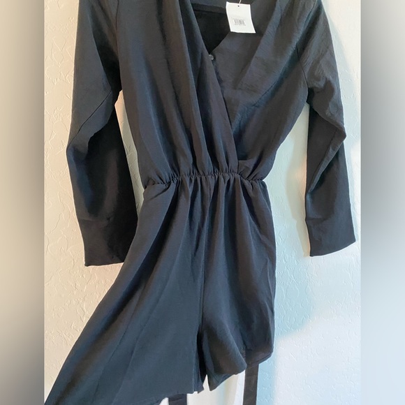 Fraiche by J  Long Sleeve Tie Waist Romper Size S NWT - Picture 3 of 6